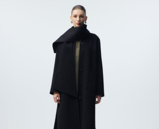 The Statement Navy Coat: Minimalism Meets Modern Elegance